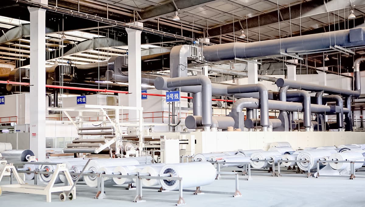 星華反光擁有數十條反光布生產線